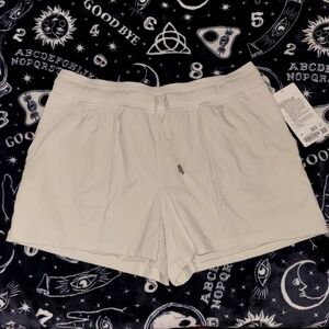 Lululemon dance studio lined shorts~bone. Size 14~NWT.